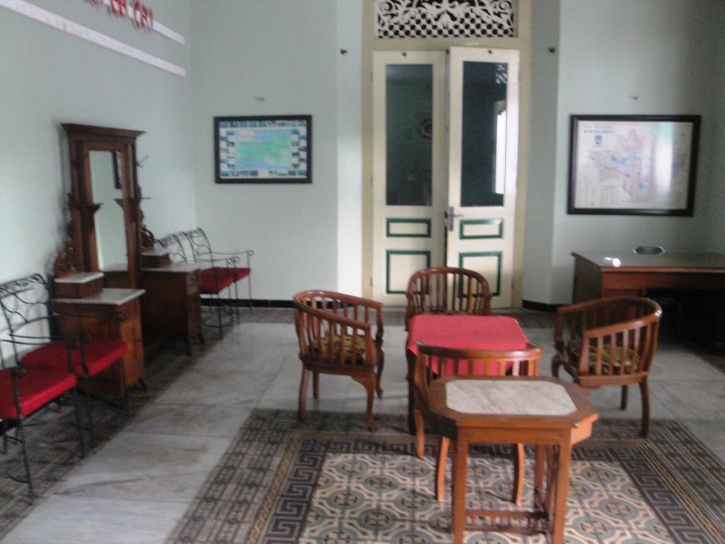 Hotel Trio Surakarta  Экстерьер фото