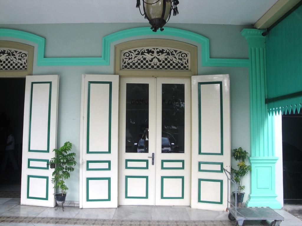 Hotel Trio Surakarta  Экстерьер фото