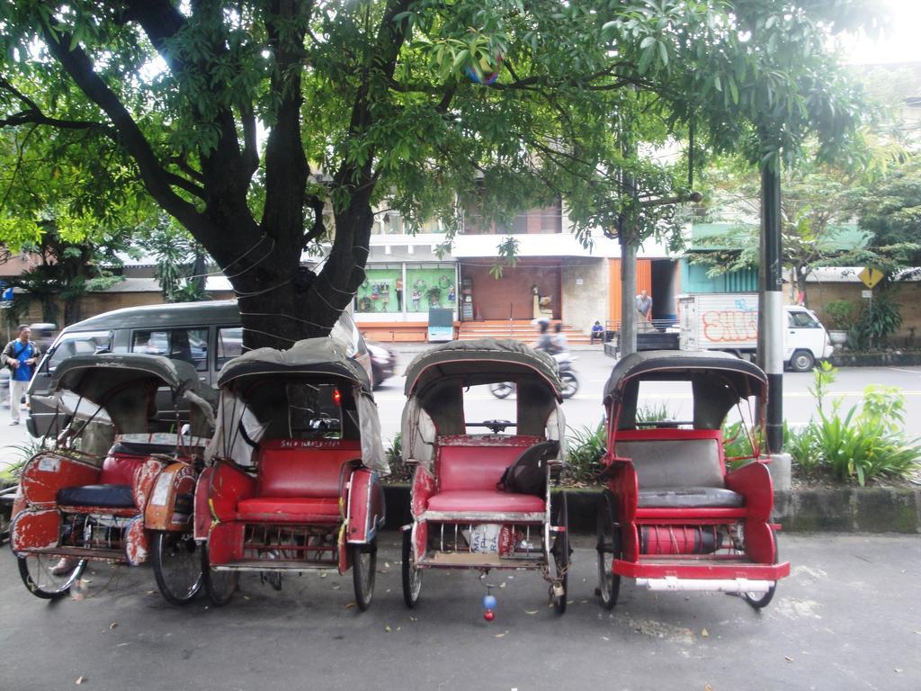 Hotel Trio Surakarta  Экстерьер фото